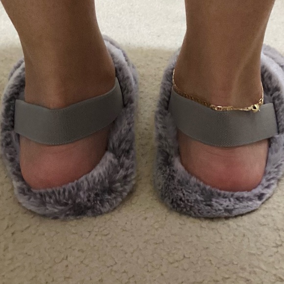 🔥EUC MAKALU CALIFORNIA SUPER CUTE&COMFY&FLUFFY HOUSE SHOES THEY FAVOR UGGS!!!! - Picture 5 of 8